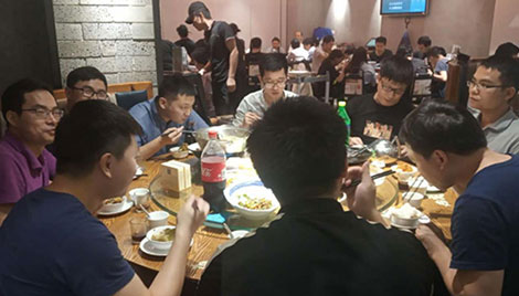 公司開(kāi)展2019第一季度部門(mén)聚餐活動(dòng)